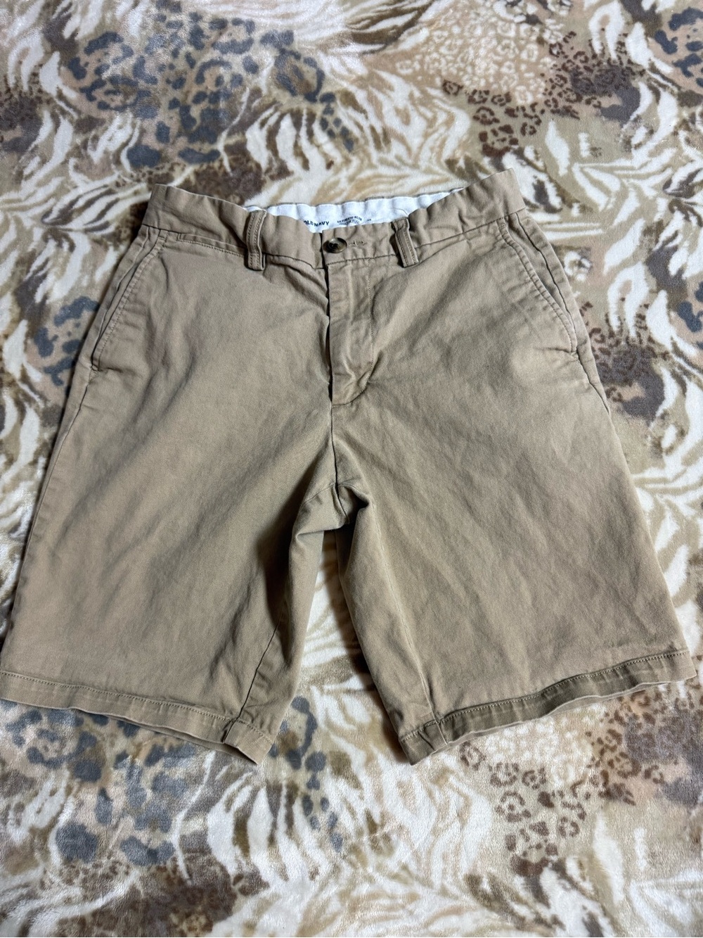 Old Navy khaki shorts size 28 #oldnavy #khaki